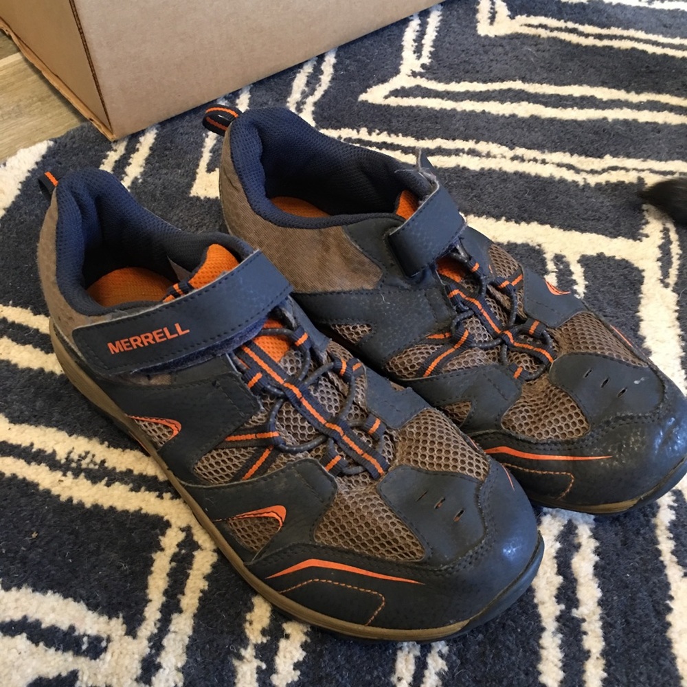 Boys hiking shoes